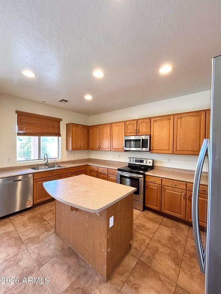 2692 E Vermont Ct - Photo 7 of 26
