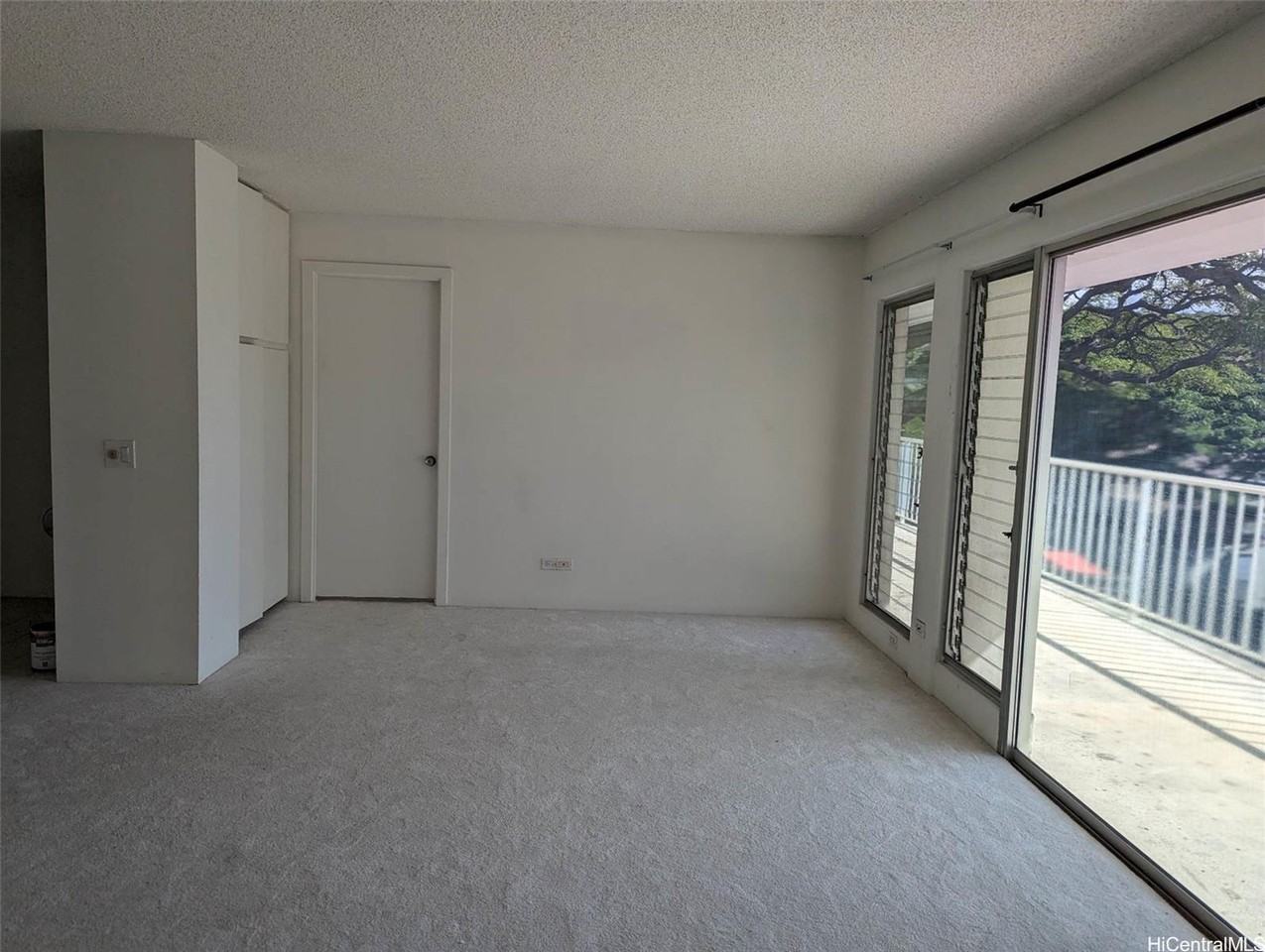 1710 Punahou St #403 - Photo 2 of 16