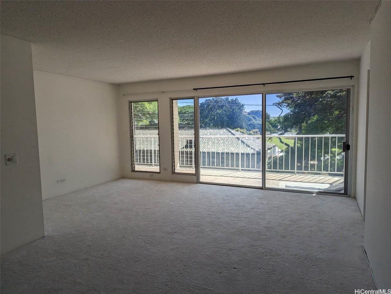 1710 Punahou St #403 - Photo 3 of 16