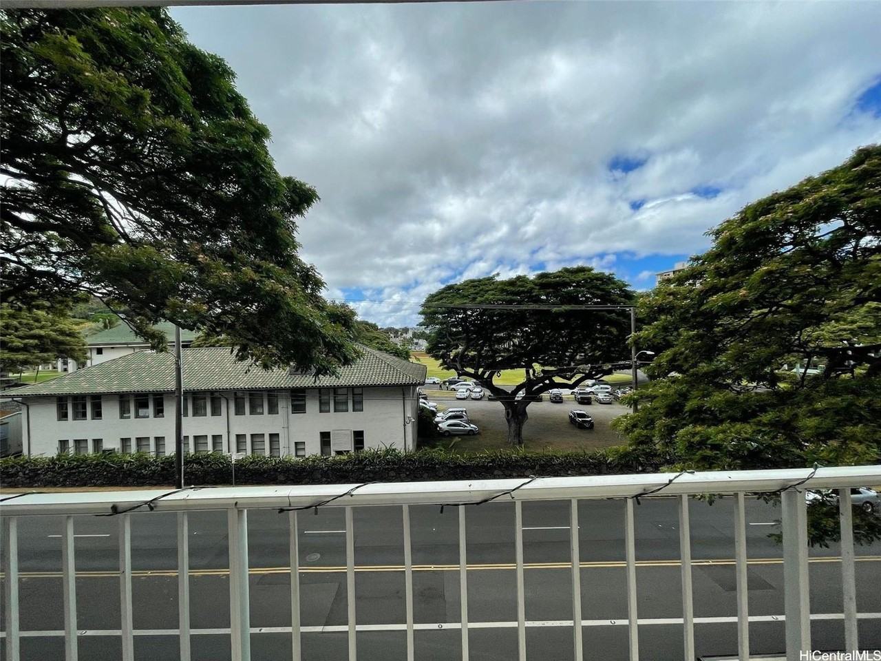 1710 Punahou St #403 - Photo 4 of 16