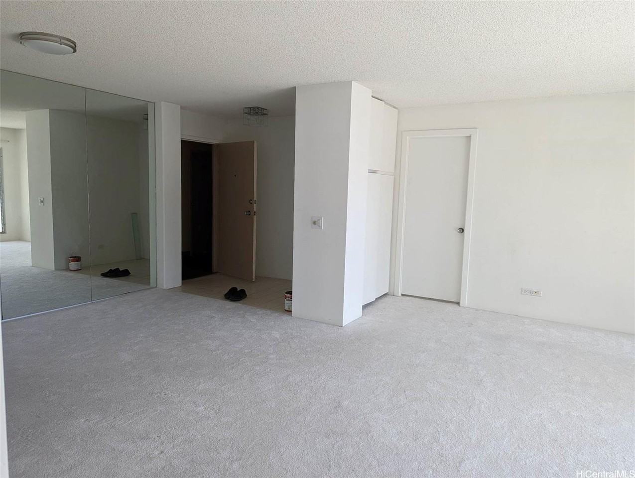1710 Punahou St #403 - Photo 5 of 16