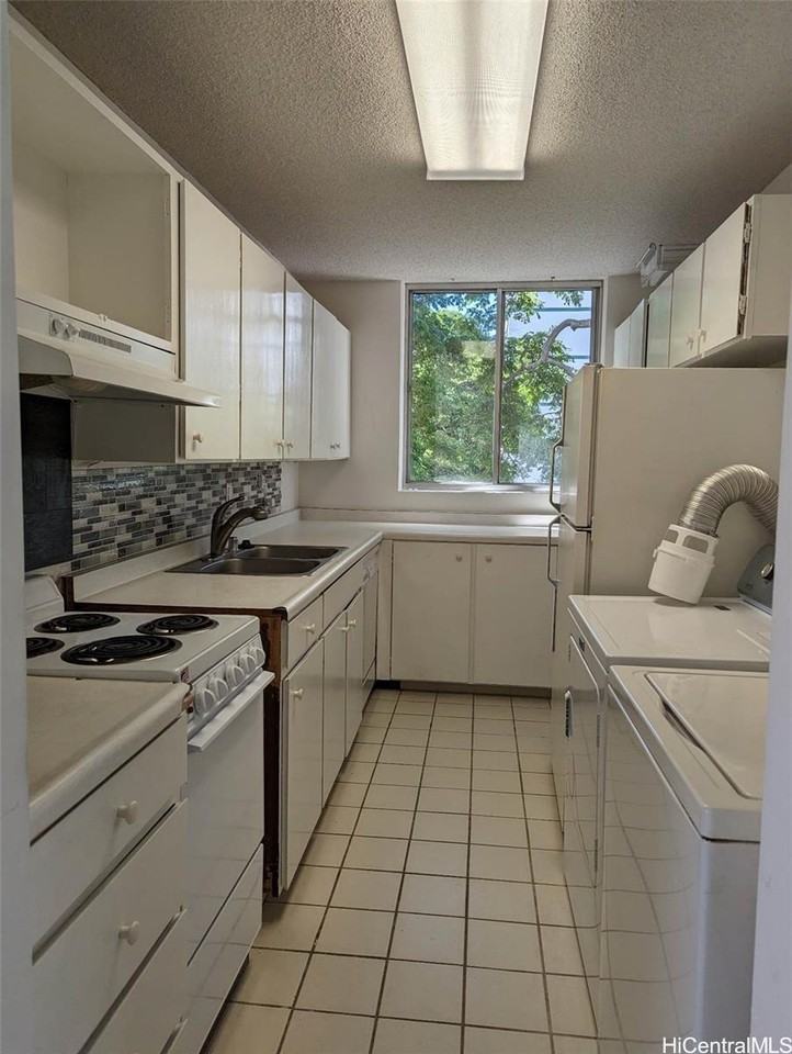 1710 Punahou St #403 - Photo 6 of 16