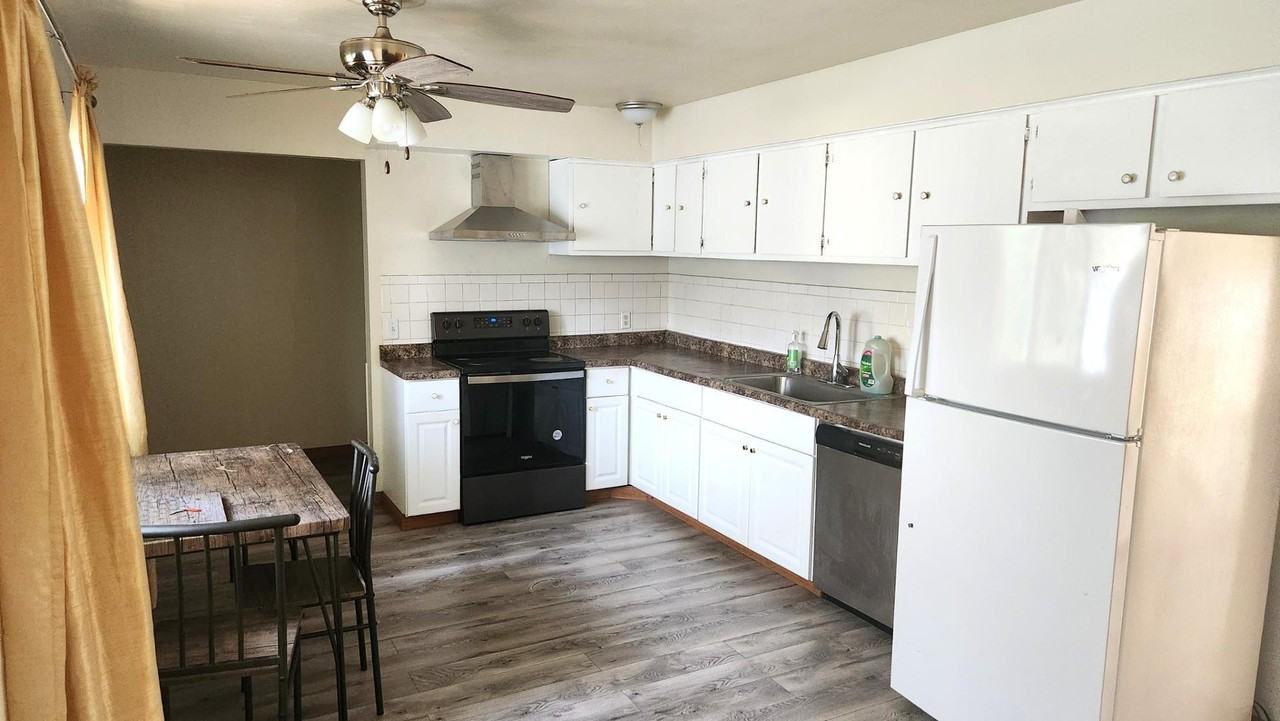 3365 Valleston Pkwy - Photo 3 of 20