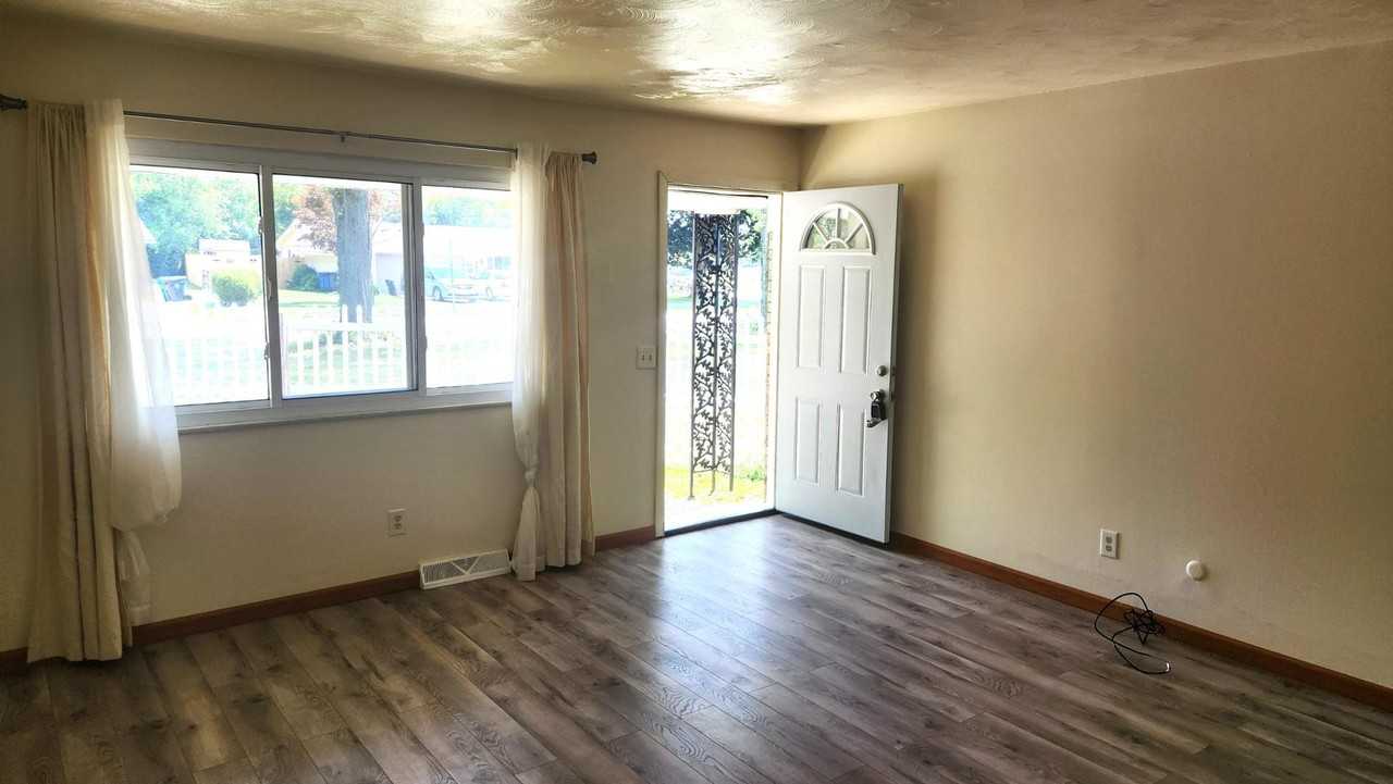 3365 Valleston Pkwy - Photo 5 of 20