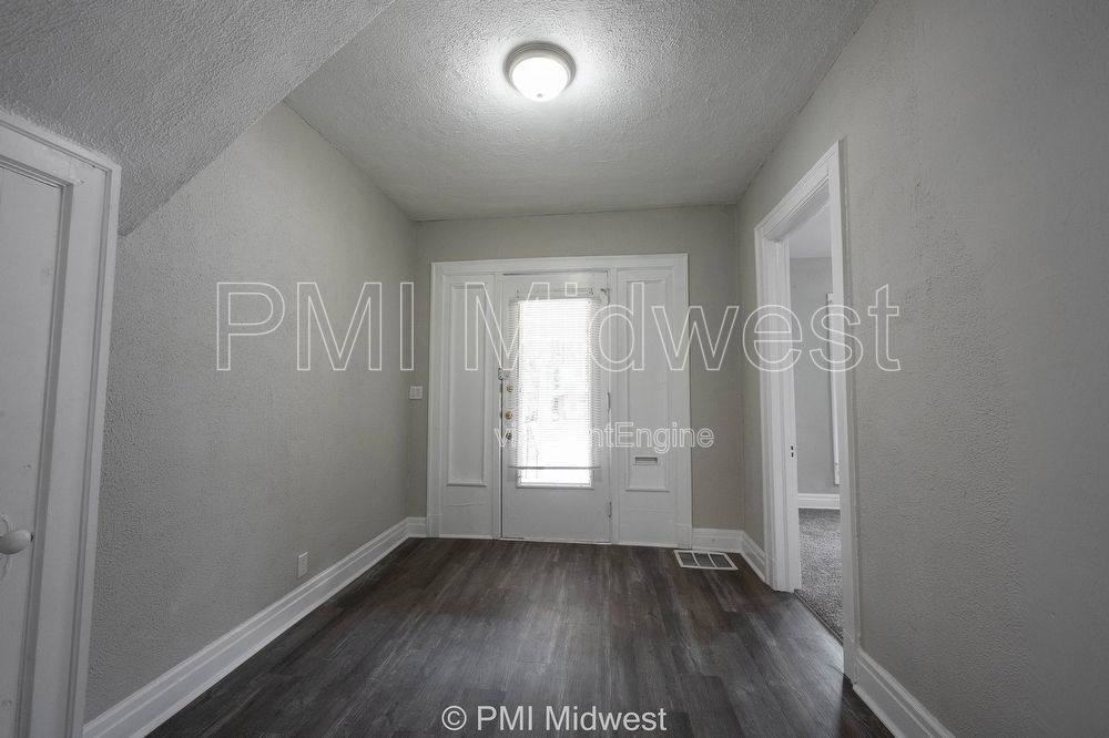 538 W 29th St #A - Photo 3 of 10