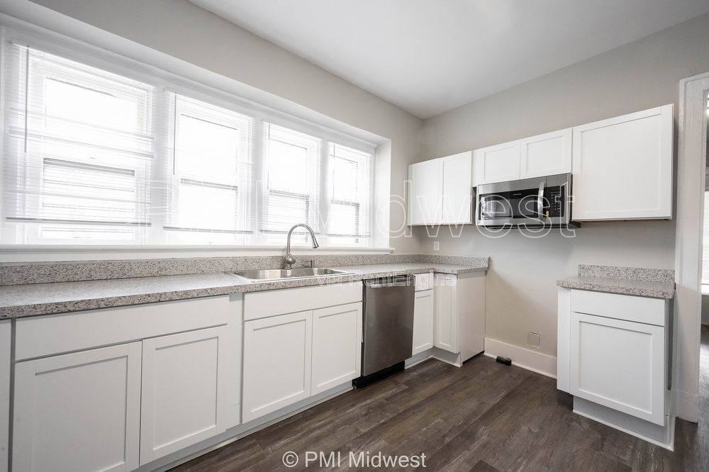 538 W 29th St #A - Photo 7 of 10