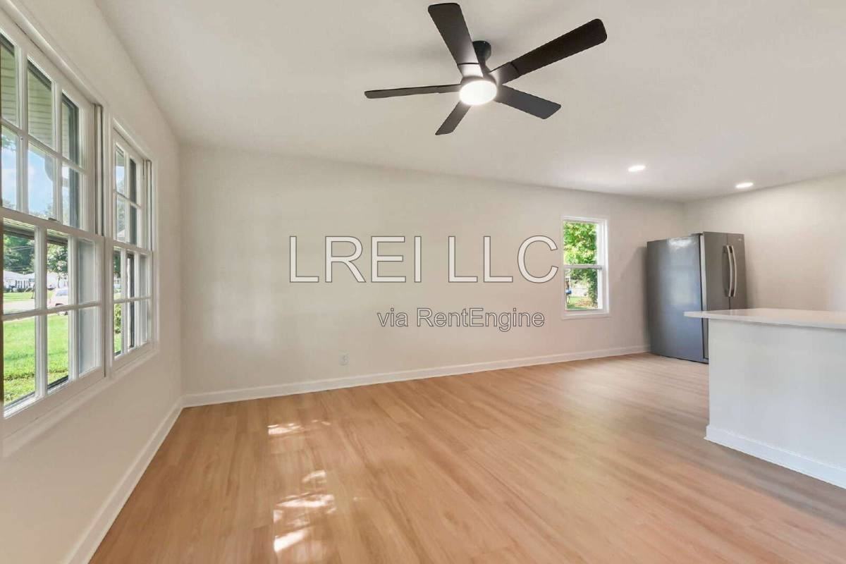 5805 Loretta St - Photo 2 of 10