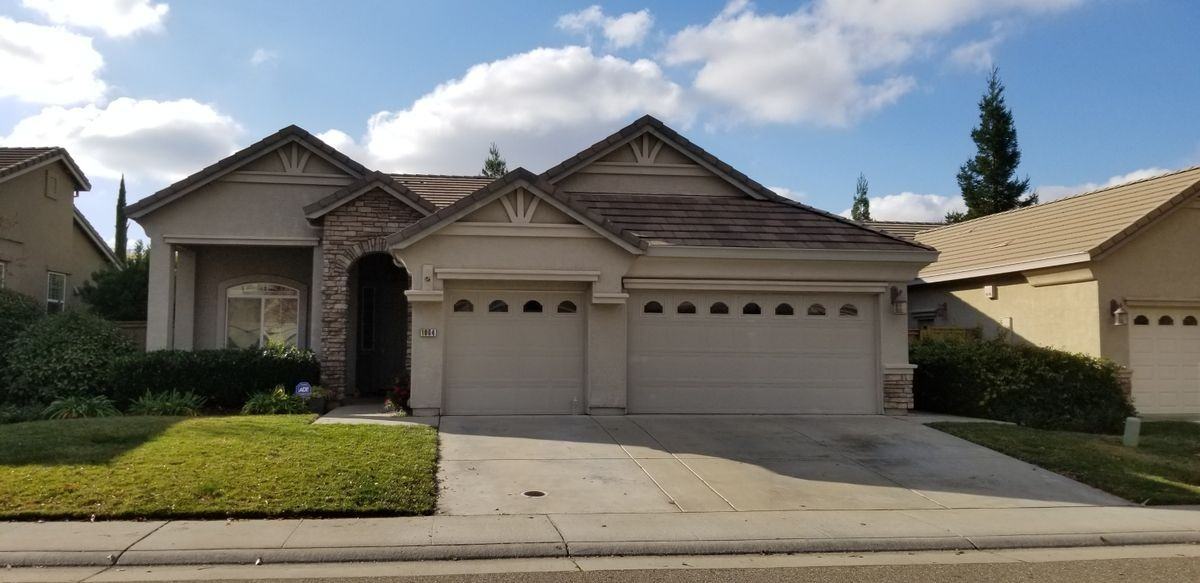 1004 Hildebrand Cir - Photo 2 of 36