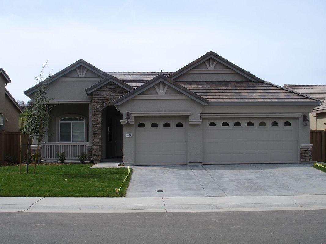 1004 Hildebrand Cir - Photo 3 of 36