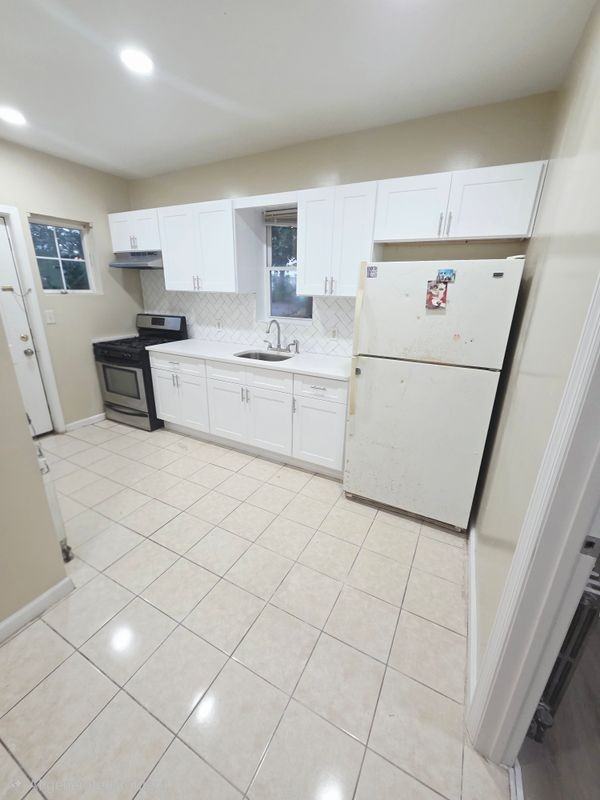 15 Lawson St - Photo 6 of 9