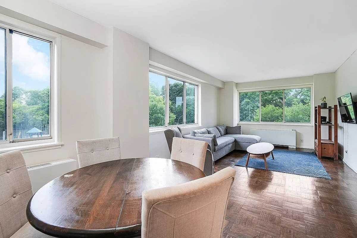 3671 Hudson Manor Ter #1K - Photo 4 of 11