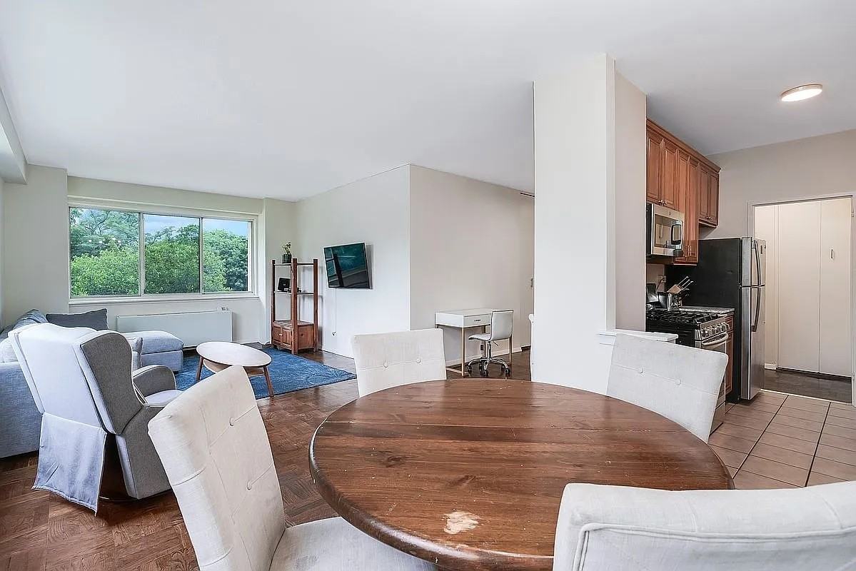 3671 Hudson Manor Ter #1K - Photo 5 of 11