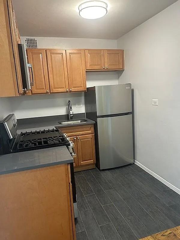 3121 Middletown Rd #11H - Photo 2 of 7