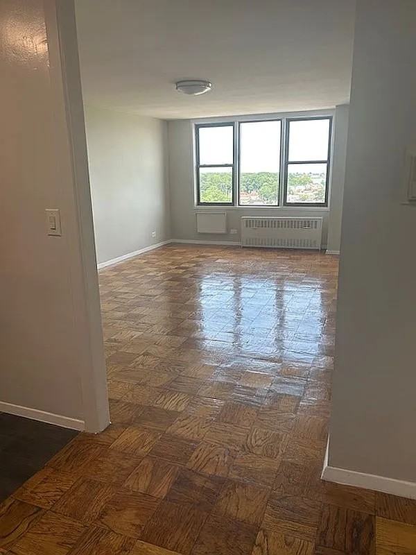 3121 Middletown Rd #11H - Photo 4 of 7