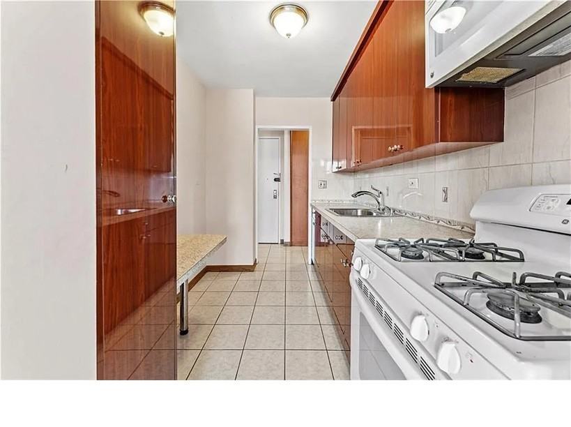 2942 W 5th St #4O - Photo 3 of 5