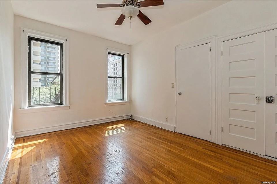 35 Crown St #4H - Photo 2 of 7
