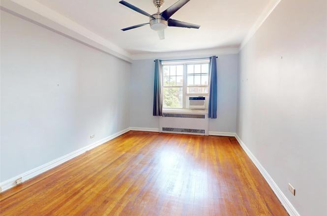 7636 113th St - Photo 2 of 3
