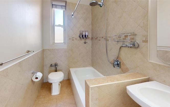 7636 113th St - Photo 3 of 3