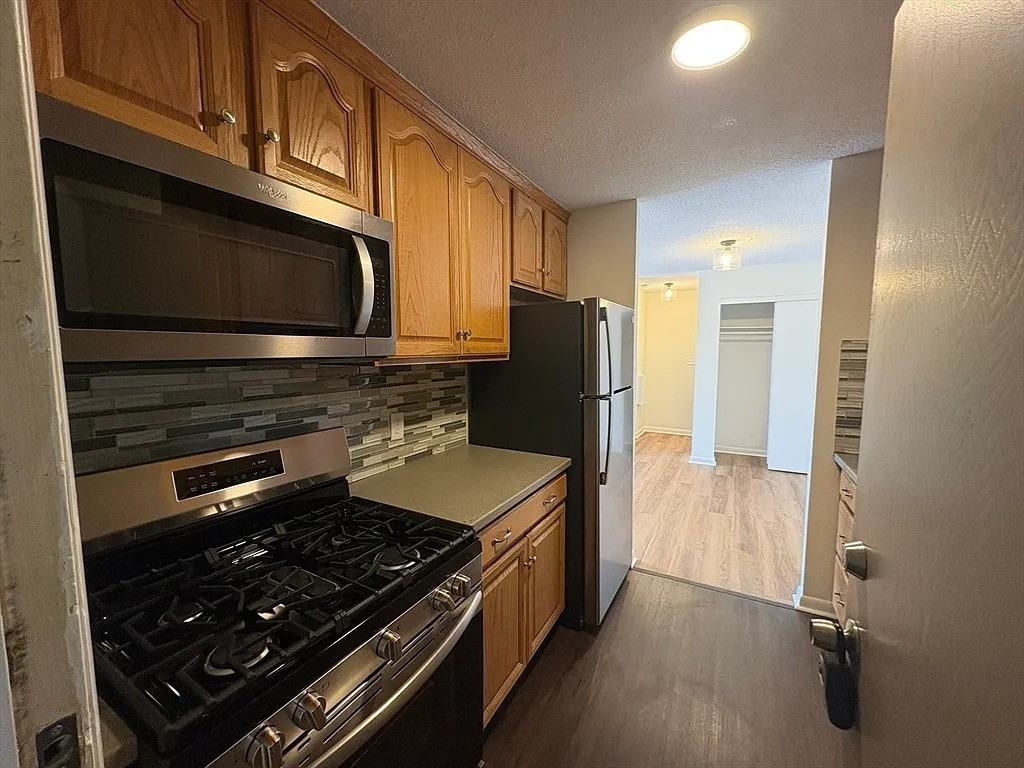 339 Pawtucket Blvd - Photo 5 of 10