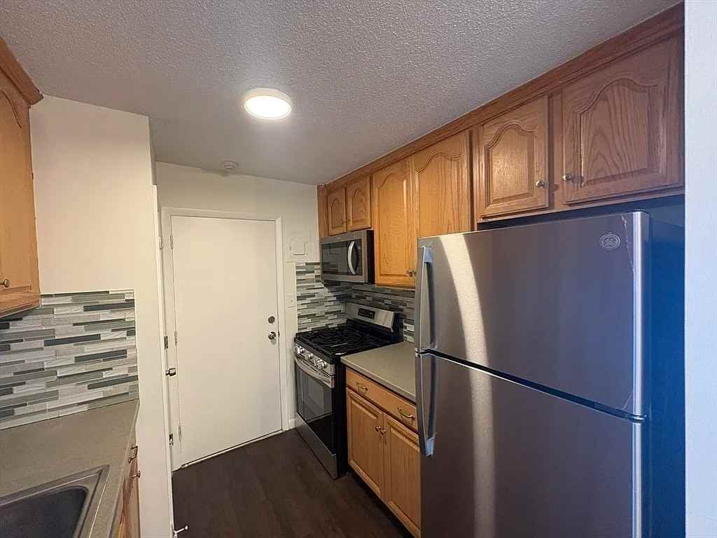 339 Pawtucket Blvd - Photo 6 of 10