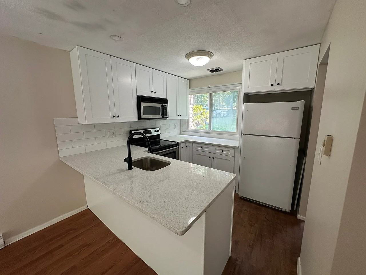 201 Baxter Rd - Photo 3 of 8