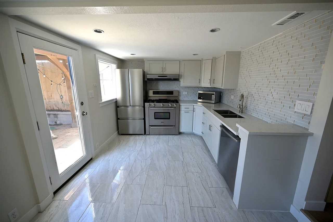 275 I St - Photo 3 of 12