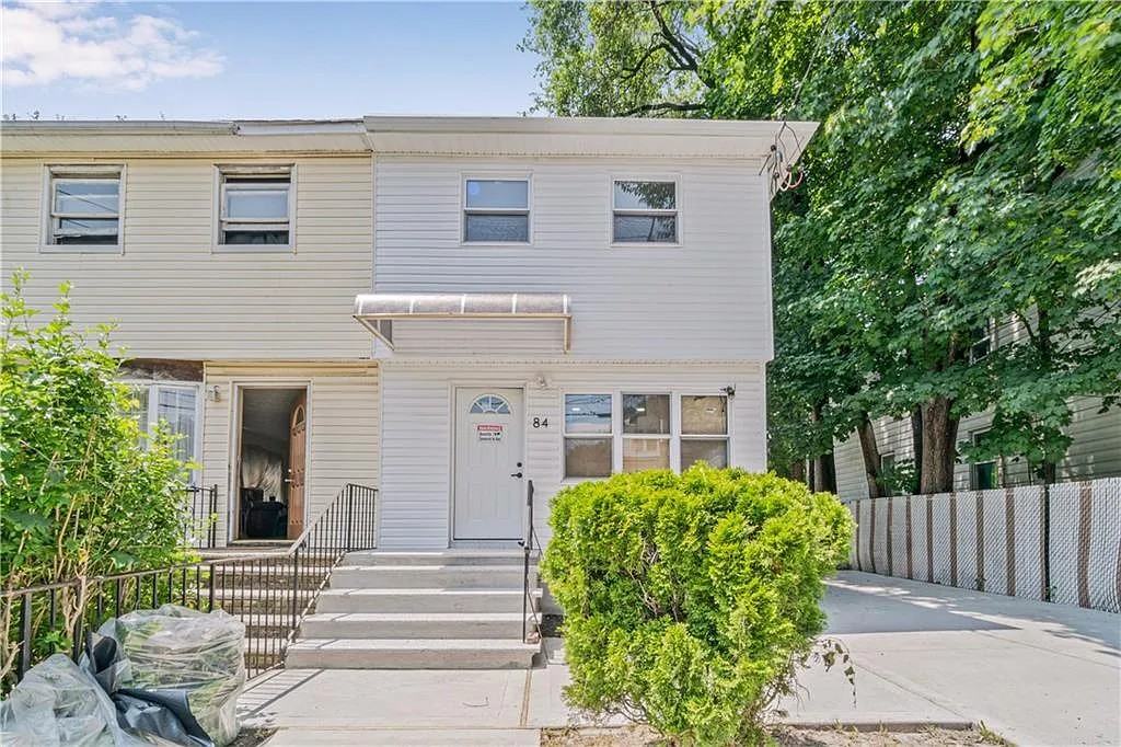 84 Elm St - Photo 4 of 14