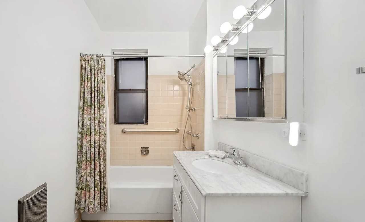 5335 S Ellis Ave #B1 - Photo 2 of 3