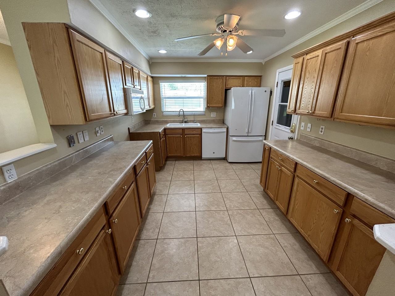 10816 Waterford Ct #NA - Photo 3 of 19