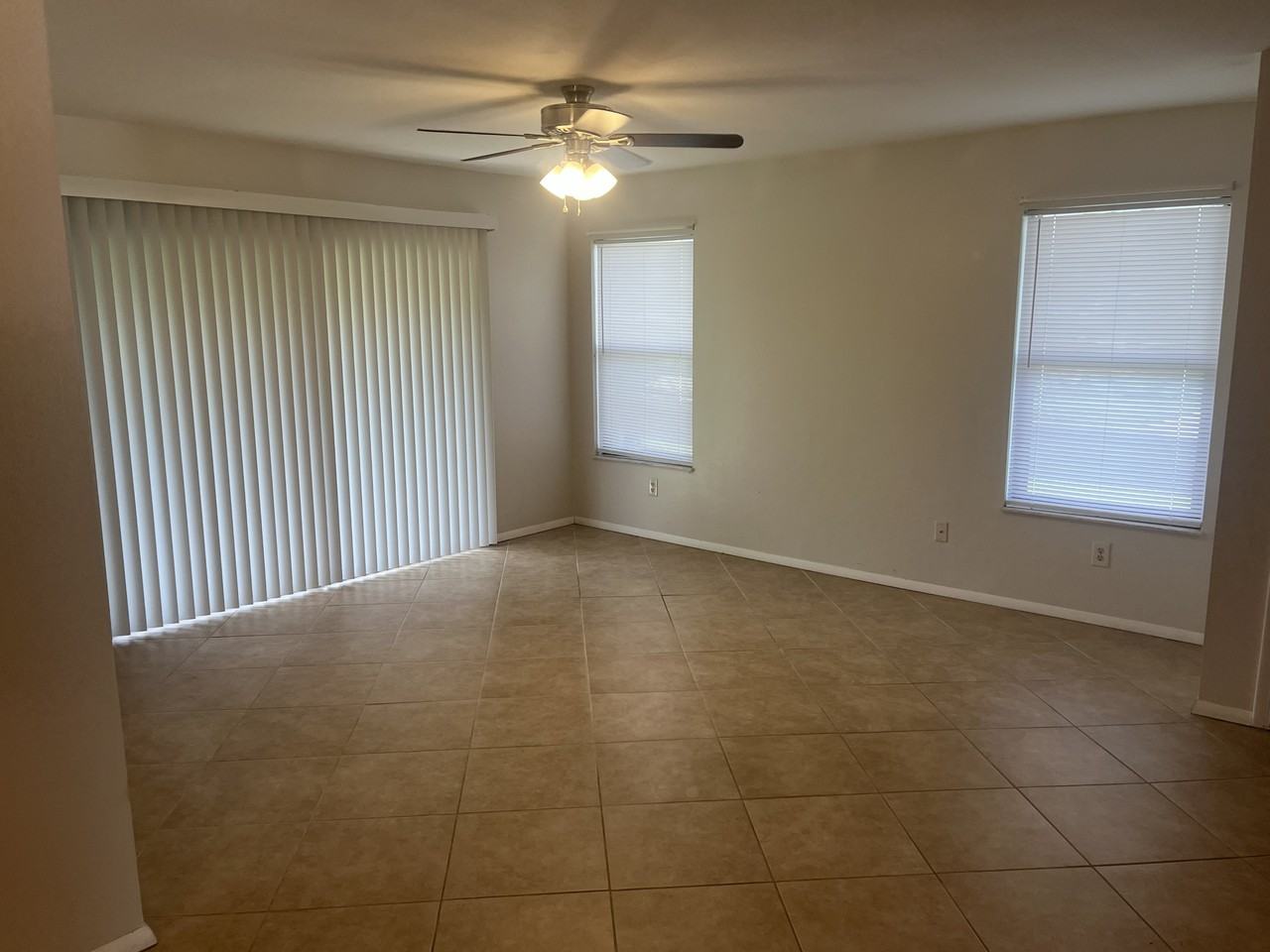 1502 Se Corvair Ct #NA - Photo 2 of 9