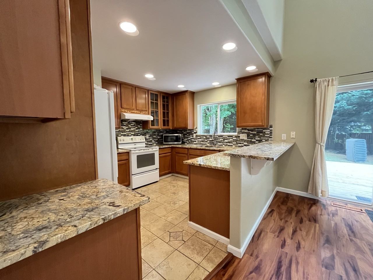 11412 Northeast 38th Court - Photo 5 of 20