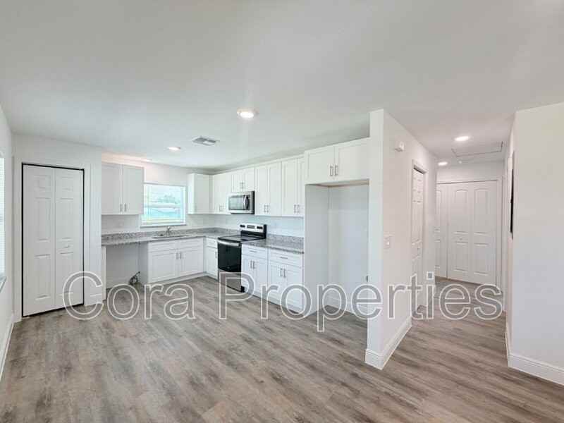 401 E Pearl St - Photo 2 of 10