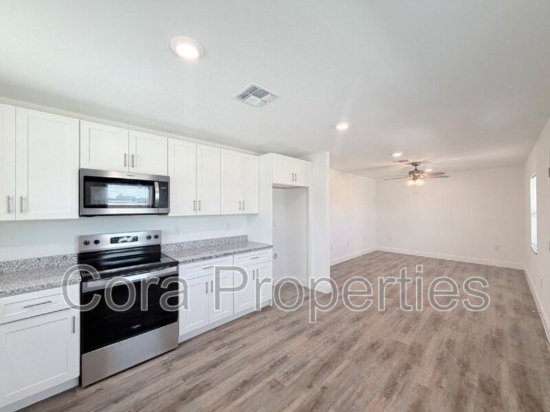 401 E Pearl St - Photo 3 of 10