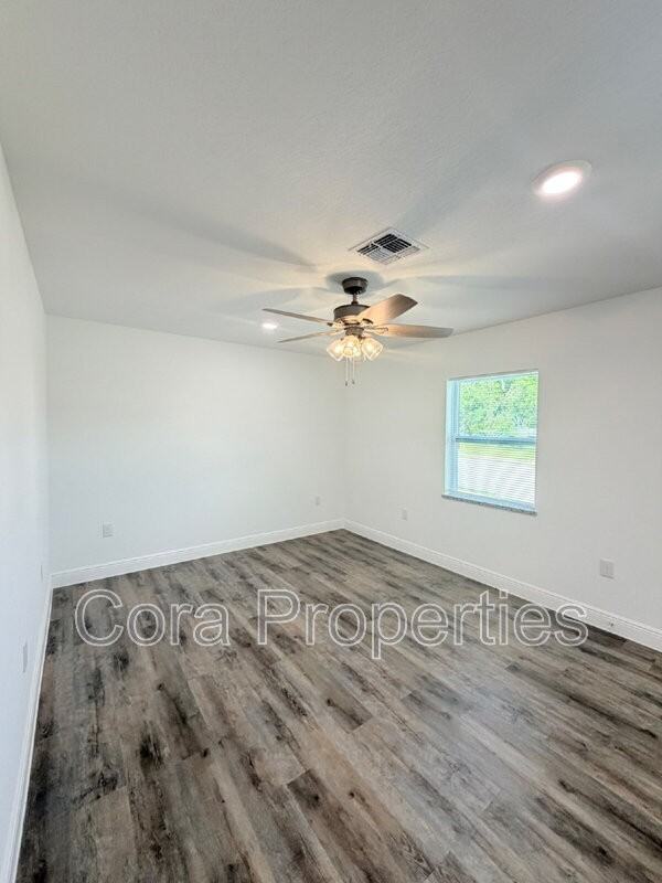 401 E Pearl St - Photo 4 of 10
