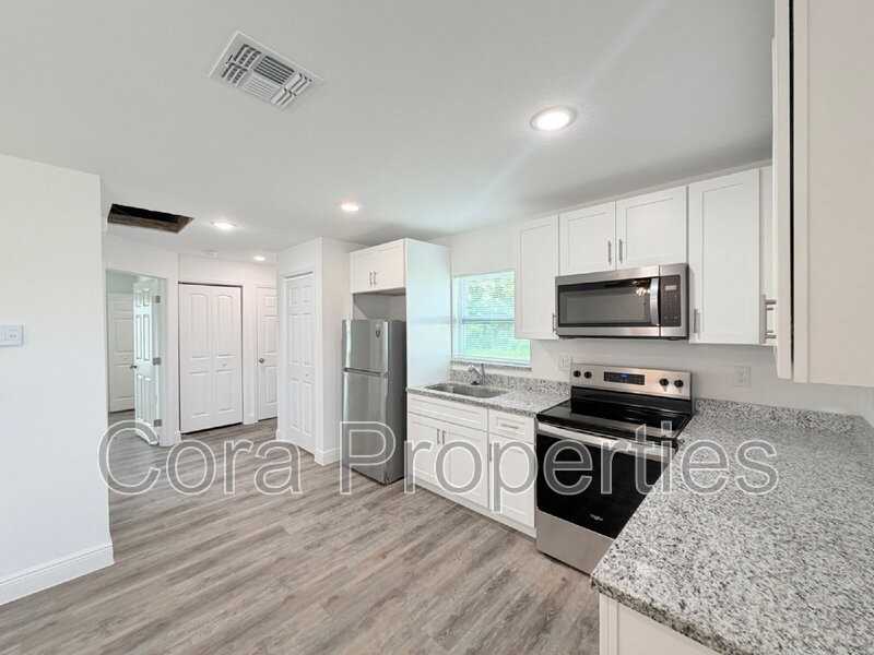 403 E Pearl St - Photo 4 of 9