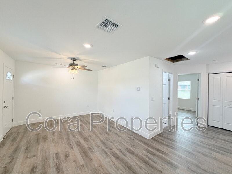 403 E Pearl St - Photo 5 of 9