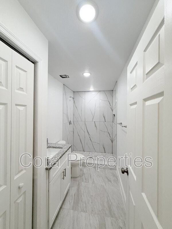 403 E Pearl St - Photo 6 of 9