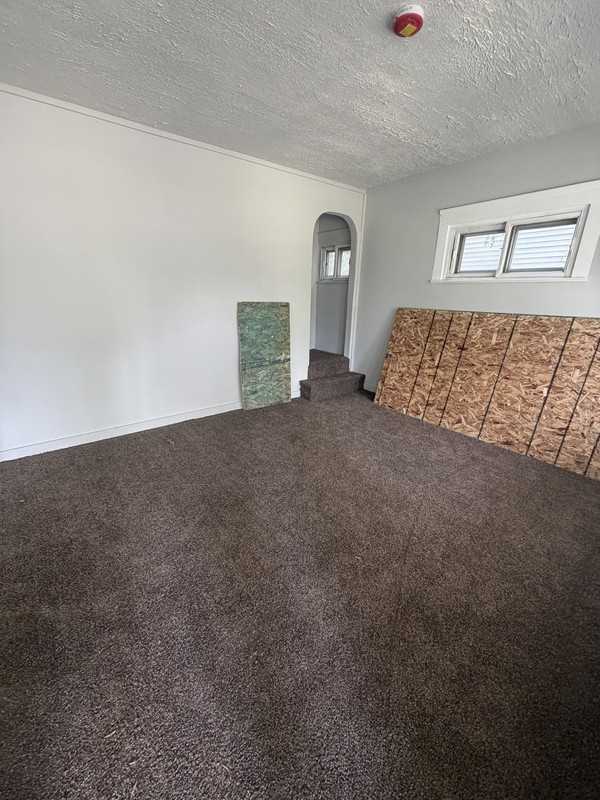 12315 Revere Ave - Photo 3 of 9