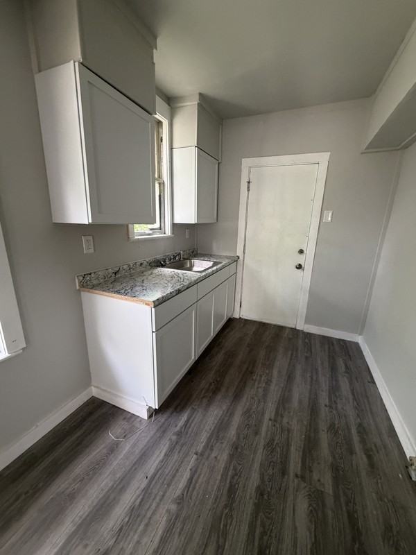 12315 Revere Ave - Photo 4 of 9