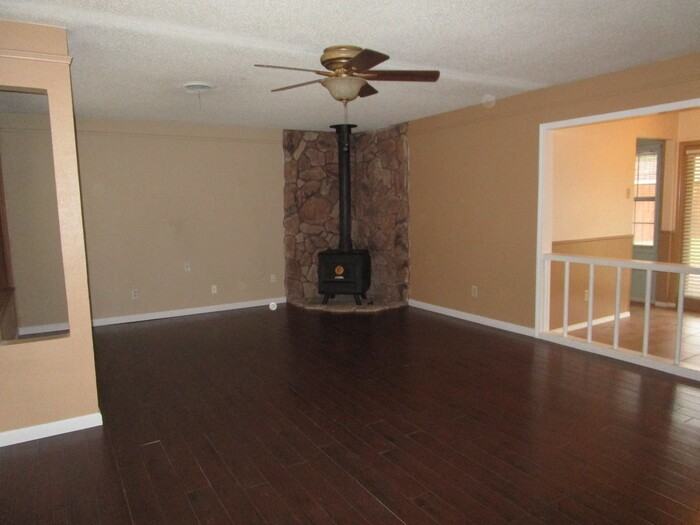 5225 Mack Rd - Photo 2 of 15