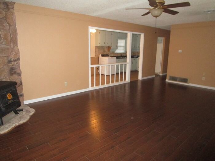 5225 Mack Rd - Photo 3 of 15