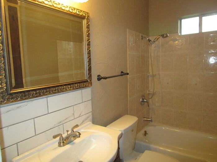 5225 Mack Rd - Photo 6 of 15