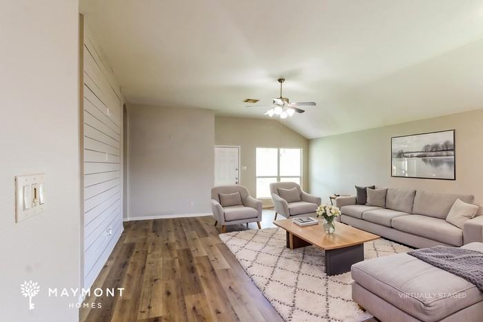 5047 Gulf Stream Ln - Photo 5 of 15