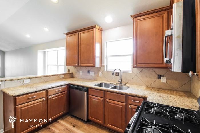 5047 Gulf Stream Ln - Photo 6 of 15