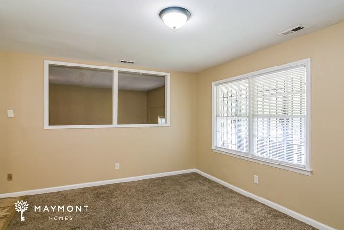 624 Robert E Lee Pkwy - Photo 4 of 16