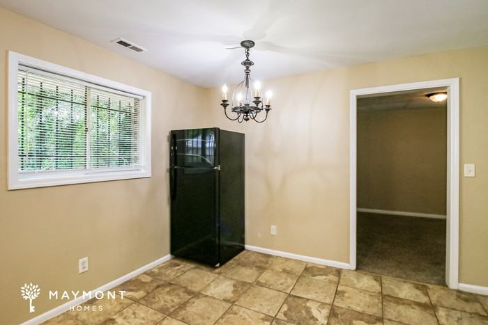 624 Robert E Lee Pkwy - Photo 7 of 16
