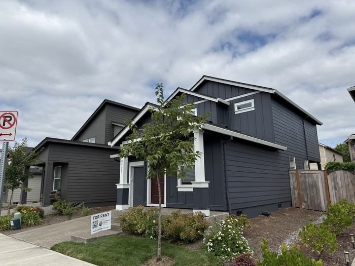 10521 Ne 121st Ave - Photo 2 of 2