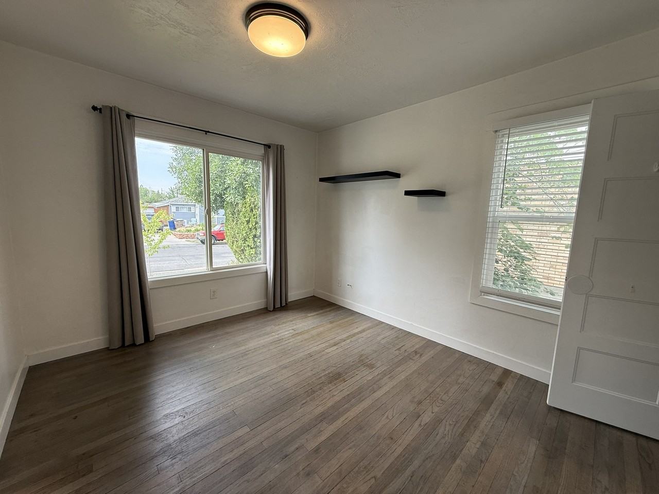 909 E Crandall Ave #1 - Photo 5 of 20