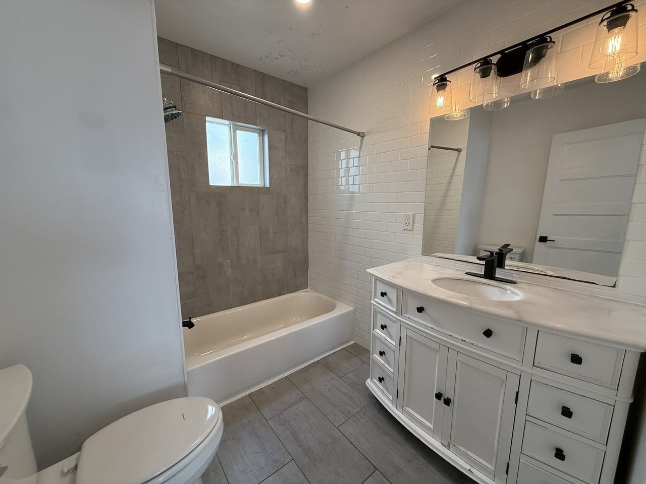 909 E Crandall Ave #1 - Photo 7 of 20