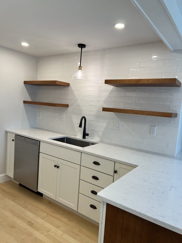 41 Village Rd - Photo 4 of 17